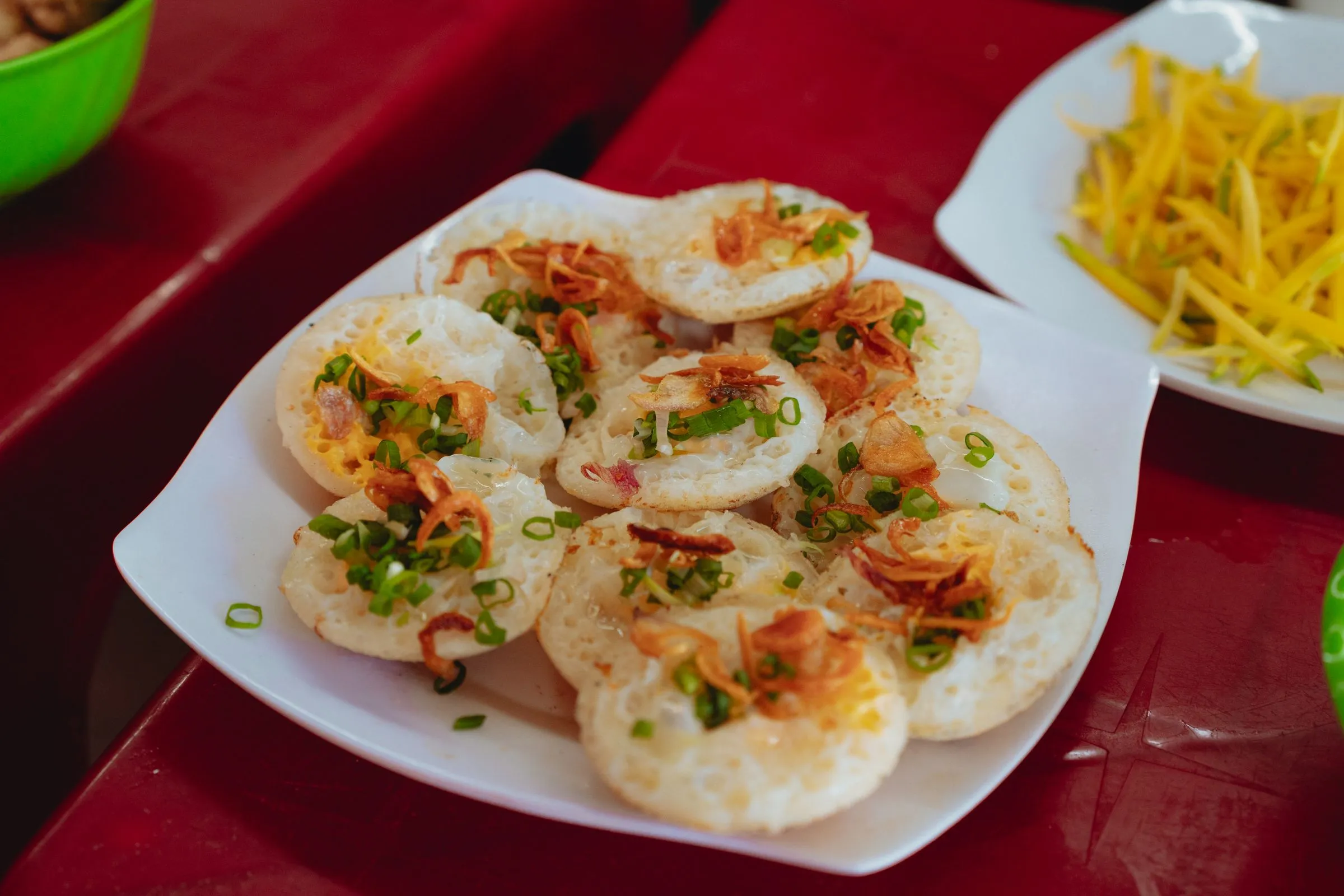 Bánh căn Nha Trang - món ăn vặt không thể bỏ lỡ